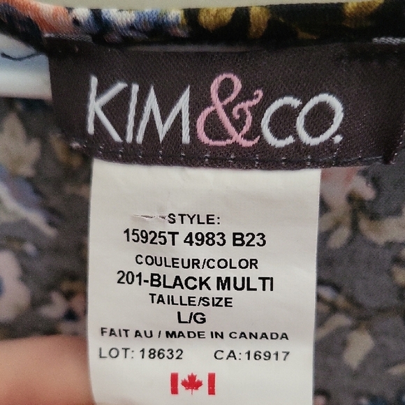 KIM&CO Chic Floral Top with Black Base – Elegant & Versatile - Picture 3 of 7